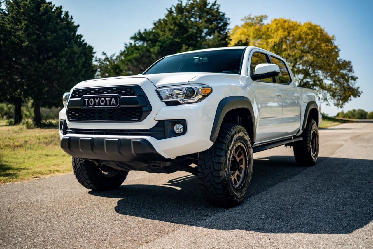 Used-2017-Toyota-Tacoma-SR5-TRD-Offroad-1602486326.jpg