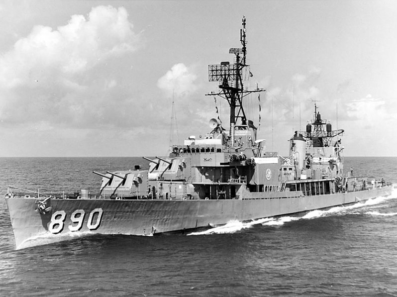 USS_Meredith_(DD-890)_underway_c1970s.jpg