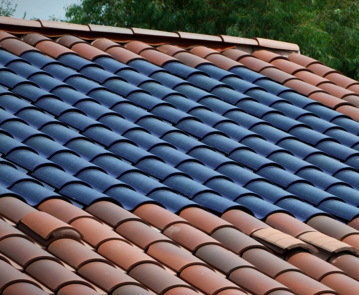 ustile_com-solar-shingles-zoom.jpg