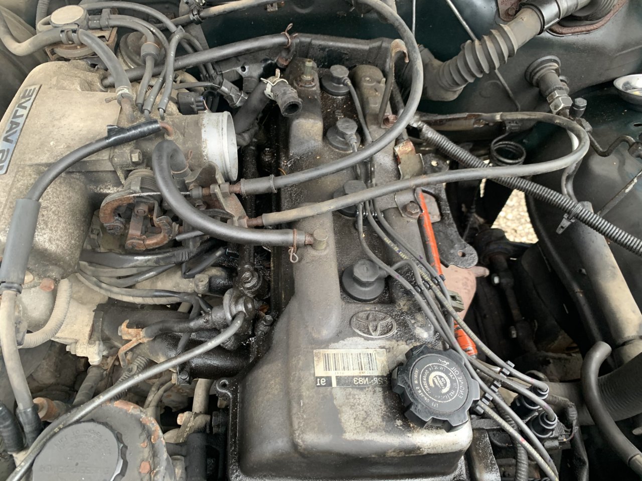 valvecoverleak.jpg