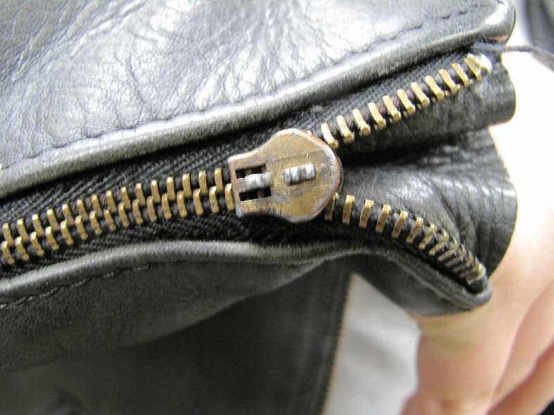 Vanson Broken Zipper.jpg