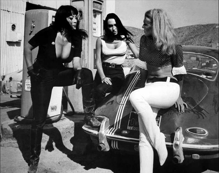 Varla-Rosie-Billie-Faster-Pussycat-Kill-Kill-Film.jpg