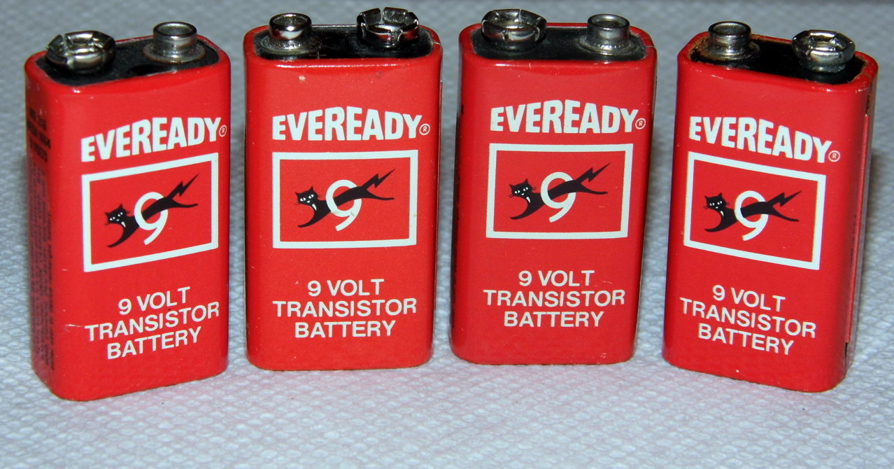 Vintage_Eveready_9V_Transistor_Radio_Batteries_(8545814135).jpg
