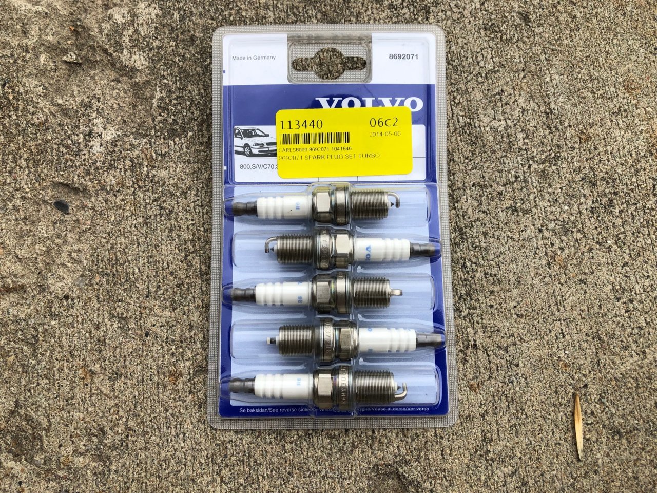 Volvo Plugs.jpg