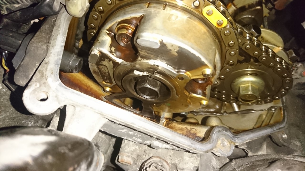 VVT-sprocket-broken-2.jpg