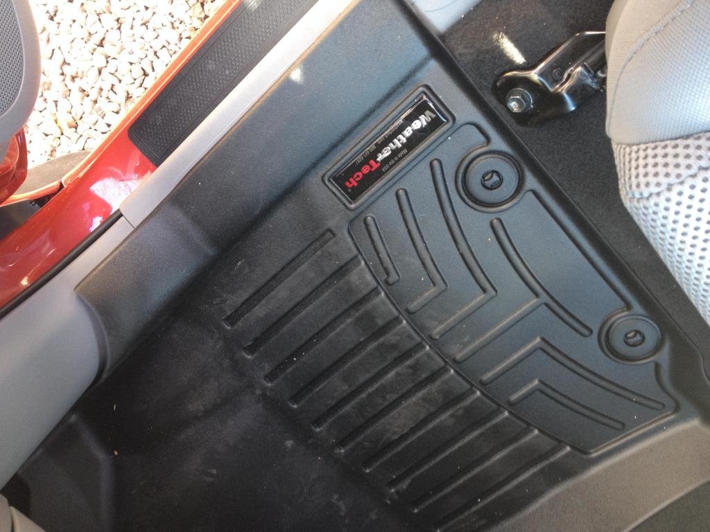 weathertech_zps3227ec7b_7e3712ca1cd5ffbd590efa81e7a2abecdf425c23.jpg