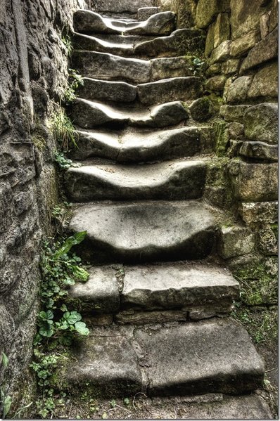 well worn stone stairway_thumb[6].jpg