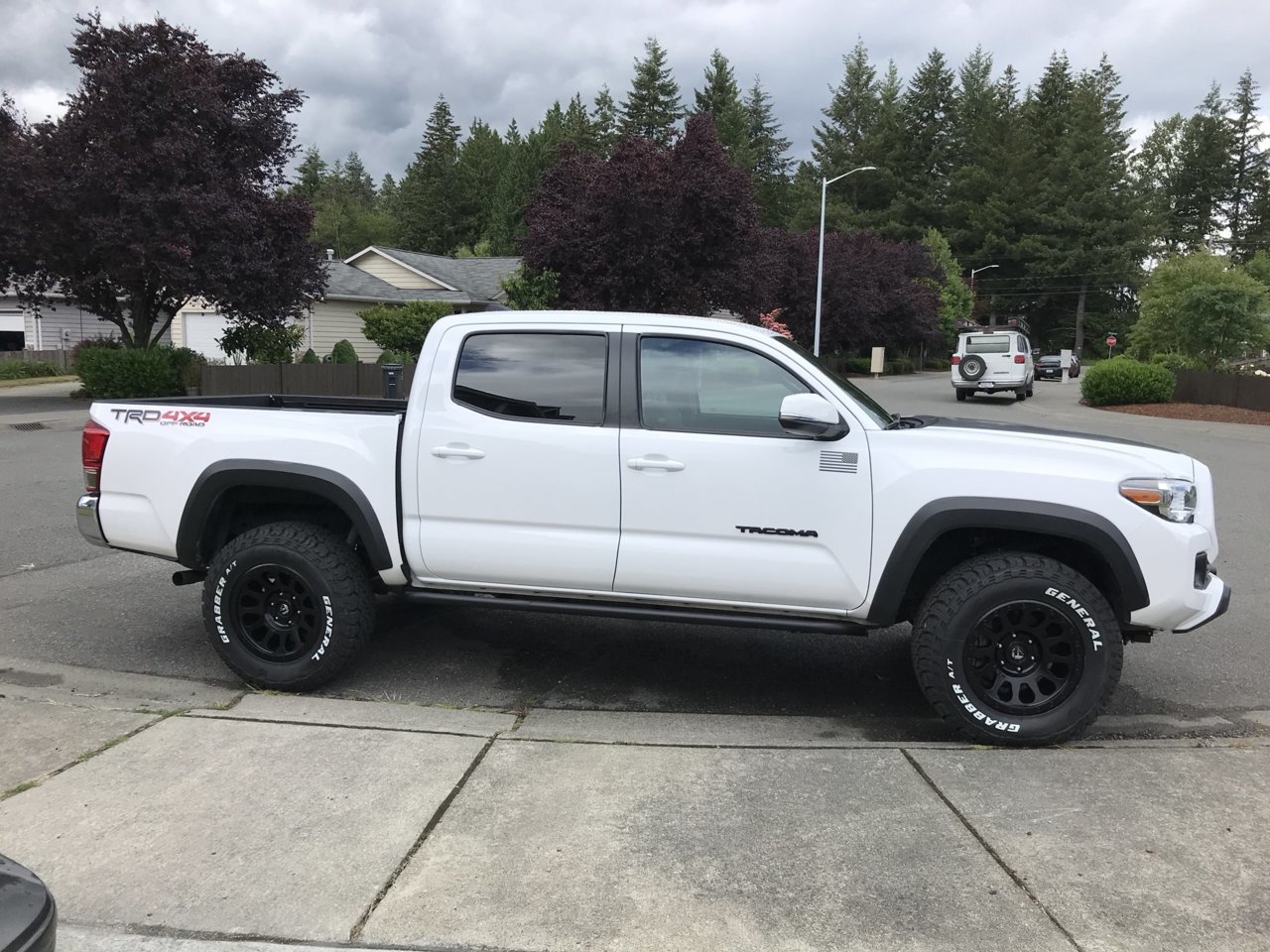 wheel and tire.jpg