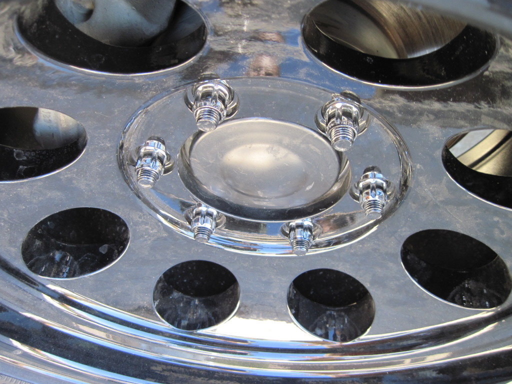 wheelstudspainted1_7b819485c1f38b58b3aa9e760e1a6689c9b8d399.jpg