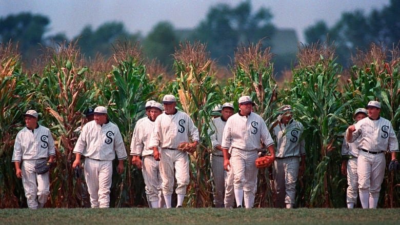 white-sox-yankees-field-of-dreams-baseball.jpg