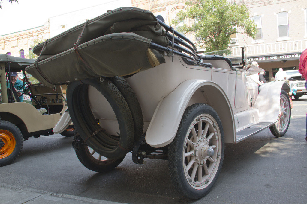 willys_c40ccc665bd827cd4677571de61e71873826a23f.jpg