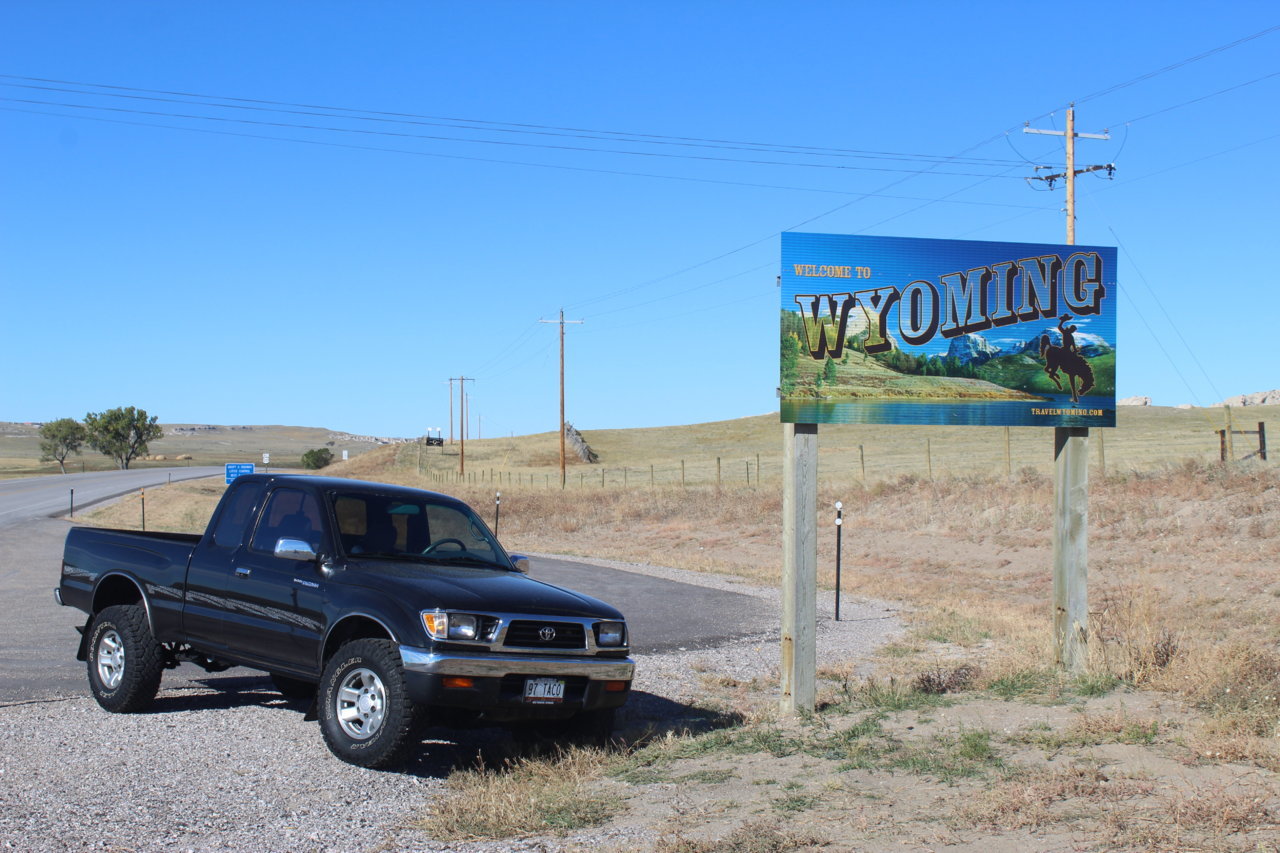 WYoming  border on US-20.jpg
