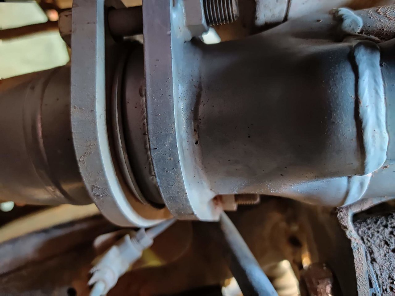 y-pipe flange_passenger side_from above.jpg