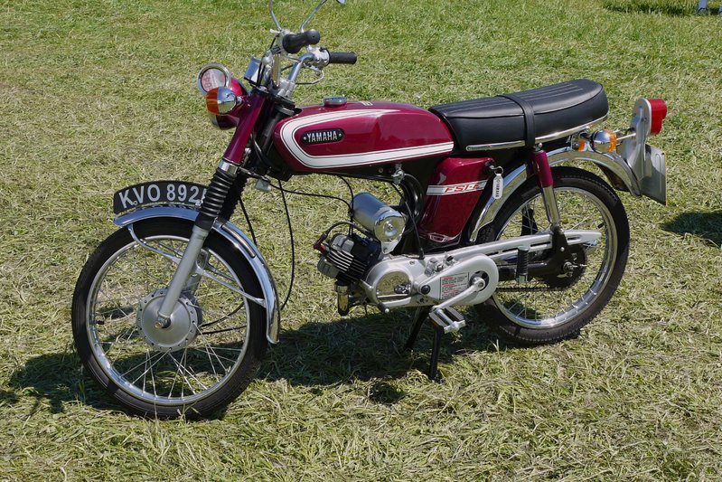 Yamaha_FS1E_49cc_1975_-_Flickr_-_mick_-_Lumix.jpg