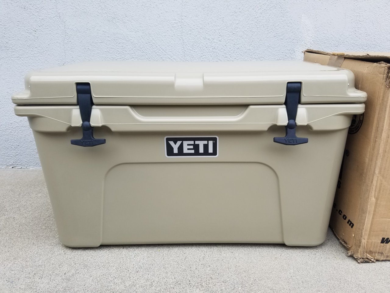 YETI Tundra 45 Cooler - Desert Tan