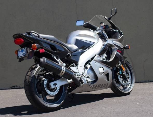 YZF600r_2005back_42a3ae8107f24b59b7c08f769100b88c216d5f70.jpg