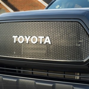 Toyota-Tacoma-2016-Grill-With-Toyota-Emblem-18