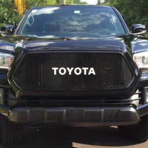 Toyota-Tacoma-2016-Grill-With-Toyota-Emblem-23