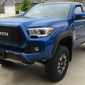 Toyota-Tacoma-2016-Grill-With-Toyota-Emblem-09