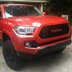 Toyota-Tacoma-2016-Grill-With-Toyota-Emblem-14