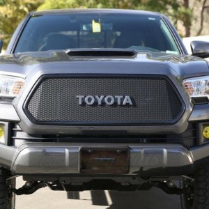 Toyota-Tacoma-2016-Grill-With-Toyota-Emblem-08