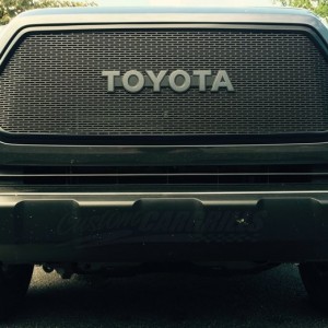 Toyota-Tacoma-2016-Grill-With-Toyota-Emblem-13