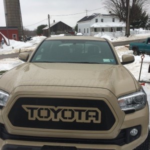 Toyota-Tacoma-2016-Grill-With-Custom-Plate-03