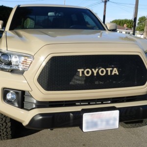 Toyota-Tacoma-2016-Grill-With-Toyota-Emblem-03