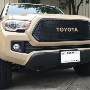 Toyota-Tacoma-2016-Grill-With-Toyota-Emblem-04