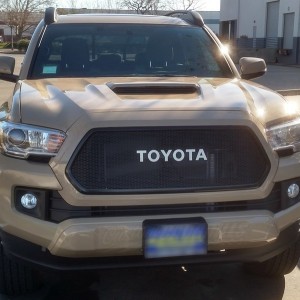 Toyota-Tacoma-2016-Grill-With-Toyota-Emblem-10