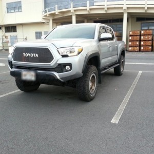 Toyota-Tacoma-2016-Grill-With-Toyota-Emblem-27