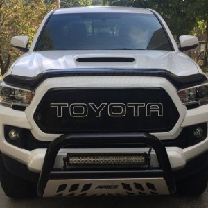 Custom-Toyota-Tacoma-2016-Grille-With-Letters-08