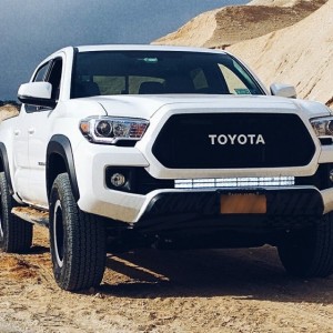 Toyota-Tacoma-2016-Grill-With-Toyota-Emblem-19