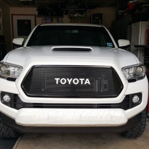 Toyota-Tacoma-2016-Grill-With-Toyota-Emblem-22