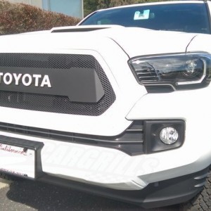 Toyota-Tacoma-2016-Grill-With-Toyota-Emblem-24