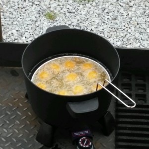 Happy fryday tw! Crappie and hush puppies