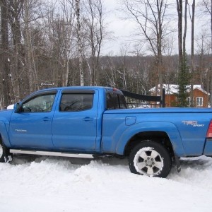 Taco in snow with new side step bars and tonneu cover