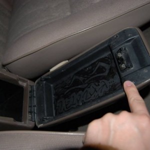 console latch
