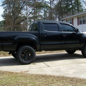 truck w/ 32's, 2.5" up front, and the tsb/2" blocks in the rear