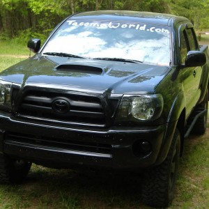 jamie's truck.......damn that thing is black!!!!