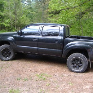 nate's truck....before he baja'd the hell outta the mud pit!!!