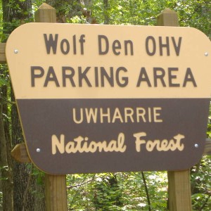 wolf's den trailhead sign
