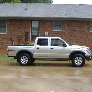 what i traded my 06 for!!!  04 trd double cab v6 4x4!!!!