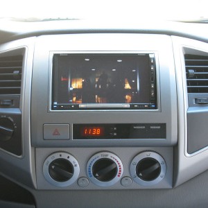 Clarion MAX685bt