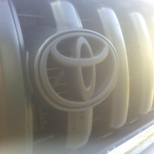 blacked out grille emblem(shitty cell phone pic)