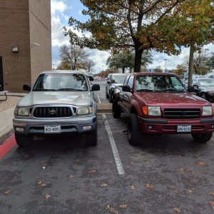 Llifted5lug-vs-stockprerunner-front