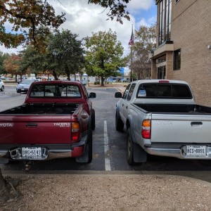 Llifted5lug-vs-stockprerunner-rear