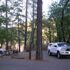 Roadside campground along I-5 alongside Lake Shasta
