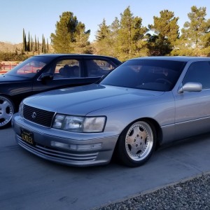 Slammed Lexus LS400 UCF10