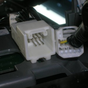 Plug on overhead console for temperature/compass module